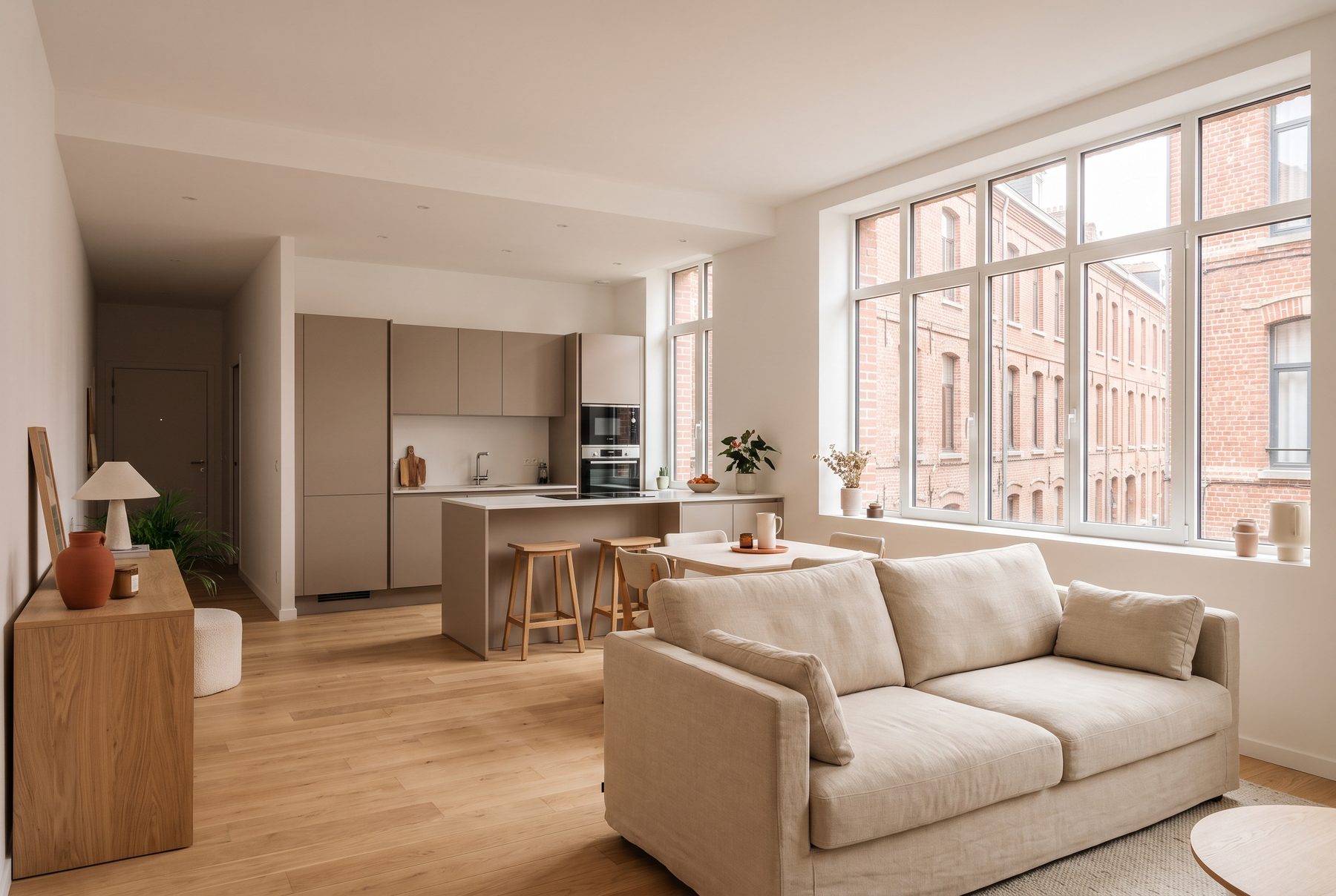 Image générée par IA : appartement meublé lumineux, parquet et cuisine ouverte