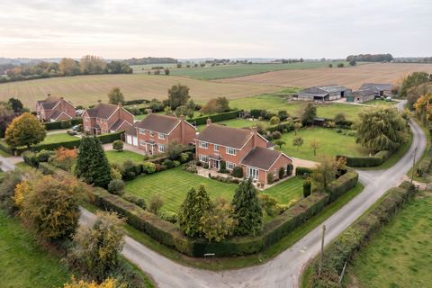 Baisieux : maisons individuelles en brique en bordure de champs (image générée par IA)