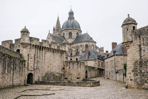 Boulogne-sur-Mer : remparts de la ville haute et dôme de la basilique (image générée par IA)