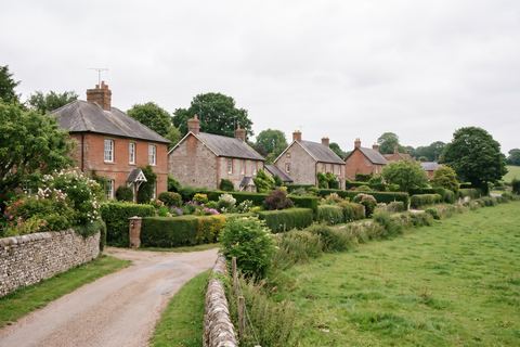 Gruson : maisons individuelles avec grands jardins en bordure de champs (image générée par IA)