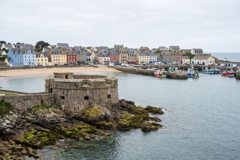 Le Portel : fort de pierre sur un rocher face à la plage (image générée par IA)