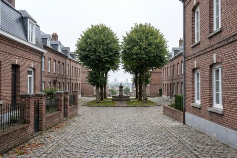 Ronchin : rue de maisons en brique et petite place arborée (image générée par IA)