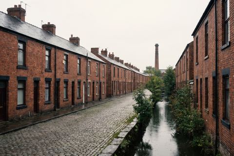 Thumeries : maisons ouvrières en brique sur une rue calme (image générée par IA)